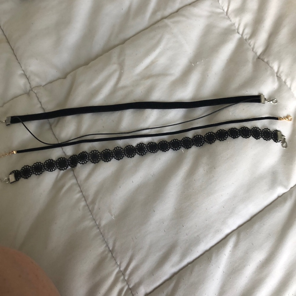 set of three chokers